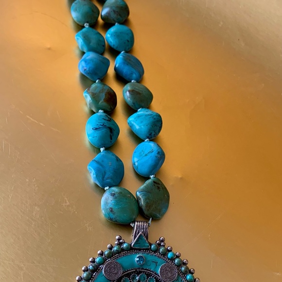 Faux Turquoise Stunning Necklace - Picture 7 of 8